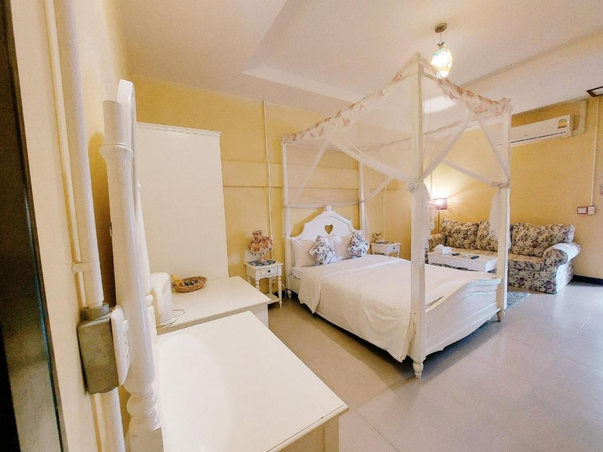 Retro Box Hotel Chumphon Exterior photo