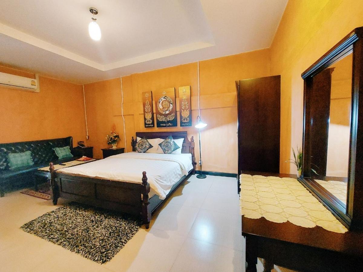 Retro Box Hotel Chumphon Exterior photo