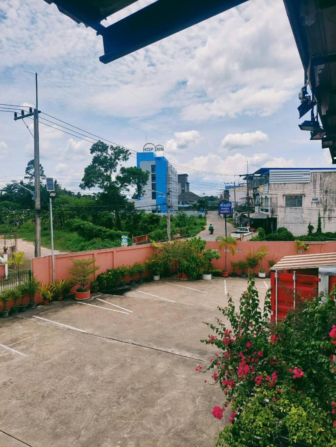 Retro Box Hotel Chumphon Exterior photo