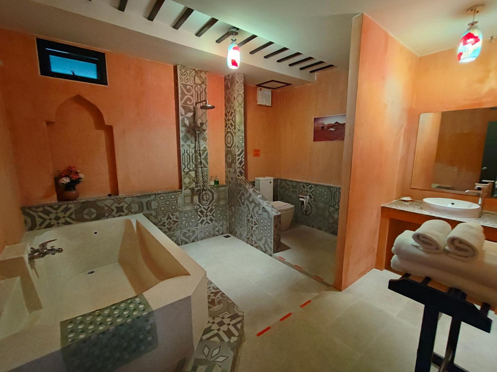 Retro Box Hotel Chumphon Exterior photo