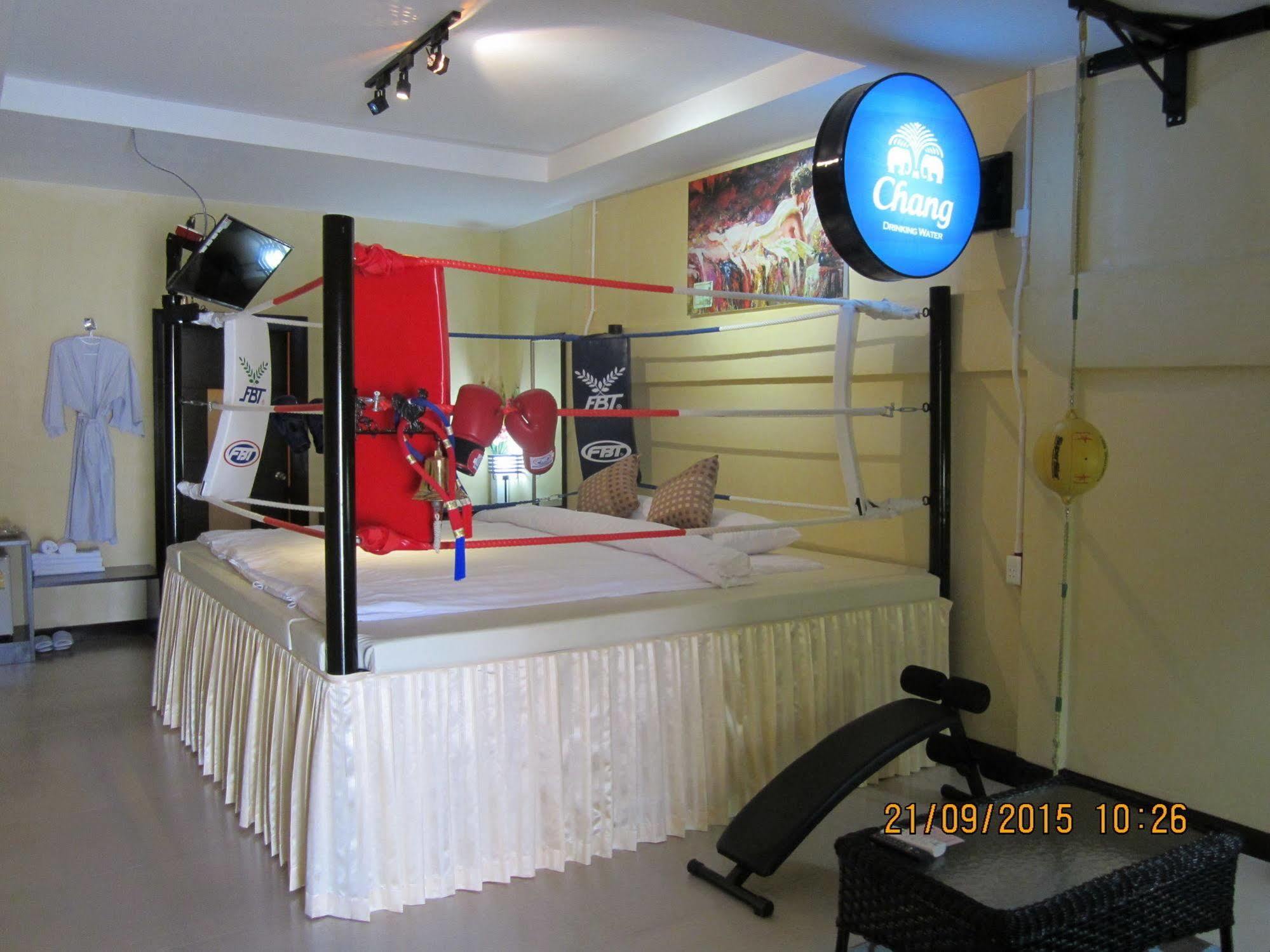 Retro Box Hotel Chumphon Exterior photo