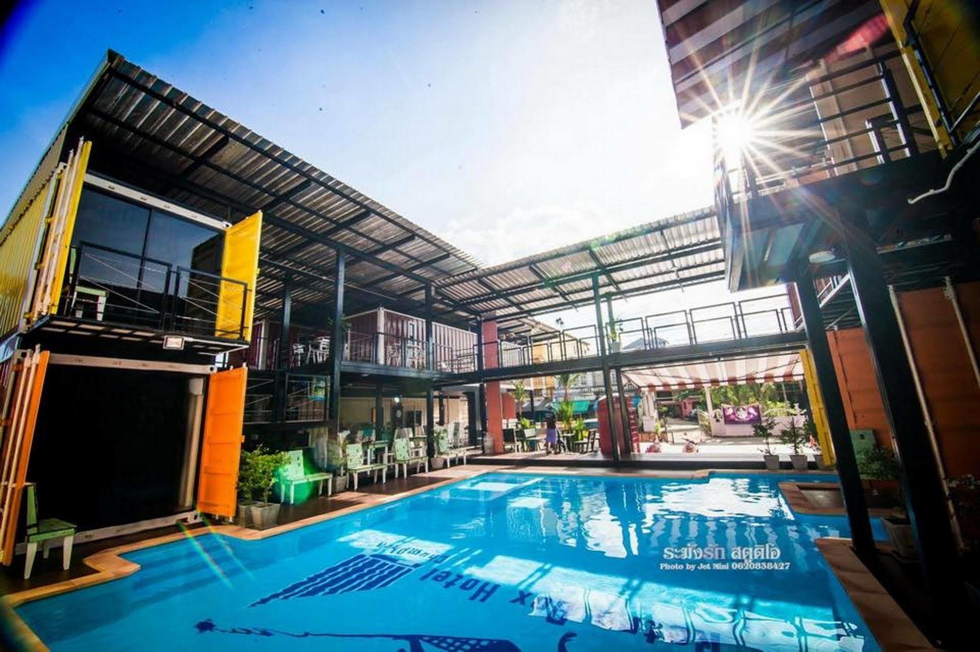 Retro Box Hotel Chumphon Exterior photo