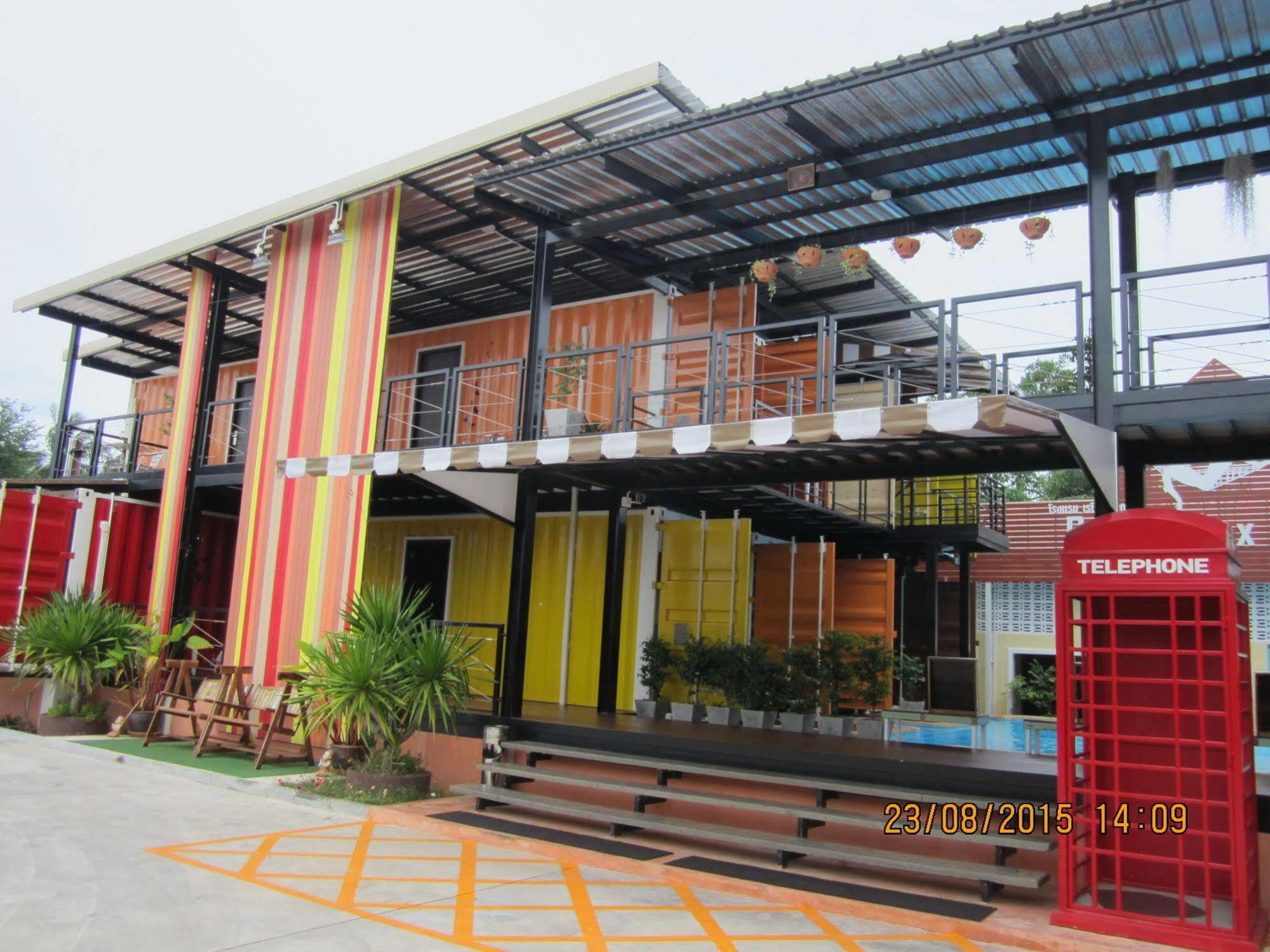 Retro Box Hotel Chumphon Exterior photo